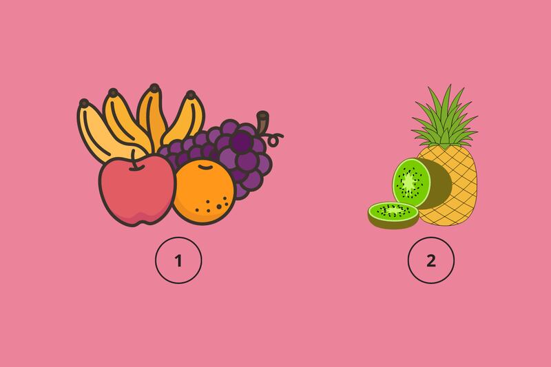 dos grupos de frutas: uno con plátano, uva, manzana y naranja; y el otro con piña y kiwi.