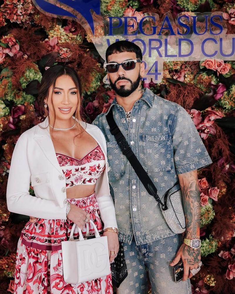 Anuel AA y su pareja Laury Saavedra