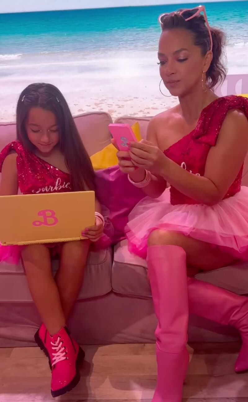 La actriz y su hija se transformaron en Barbie por un día