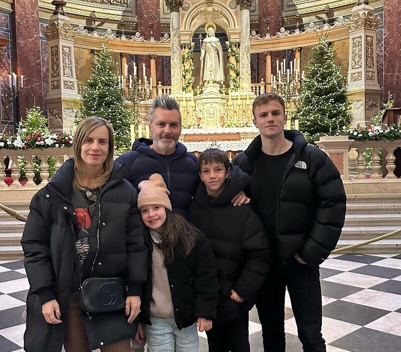 La familia posando en su paso por Viena