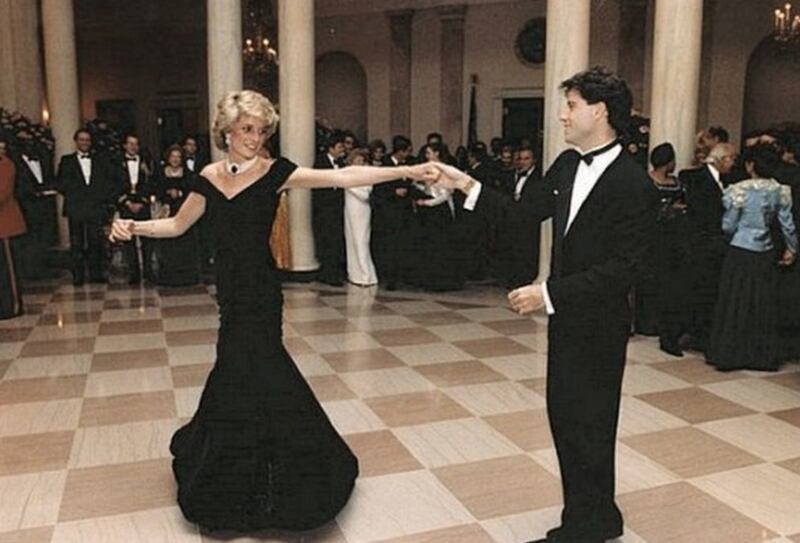 Lady Di bailando con John Travolta