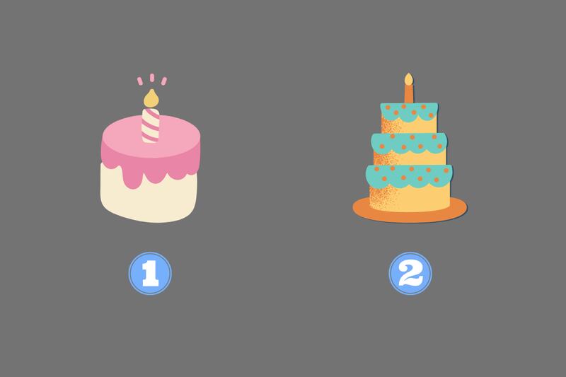 Dos opciones en este test de personalidad: una torta simple de un piso, y otra de tres pisos con decoraciones.