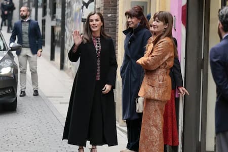 Este es el  emotivo origen del abrigo que lució la reina Letizia en su primer evento del año